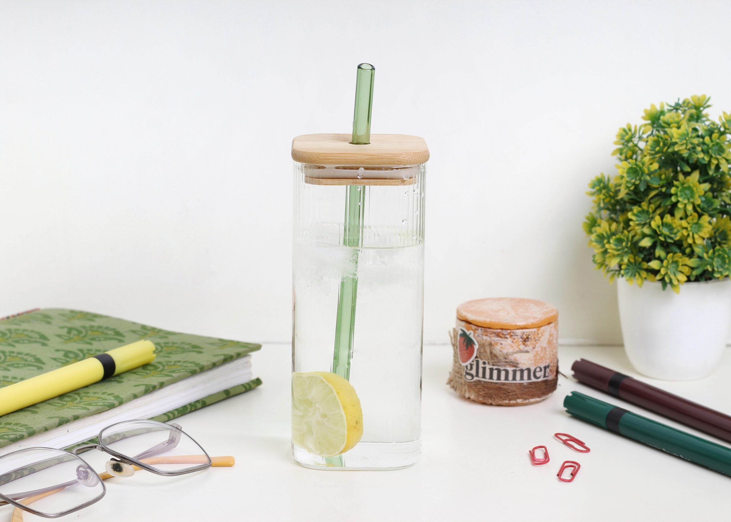 Stylish Glass Tumbler with Wooden Lid (410 ml)