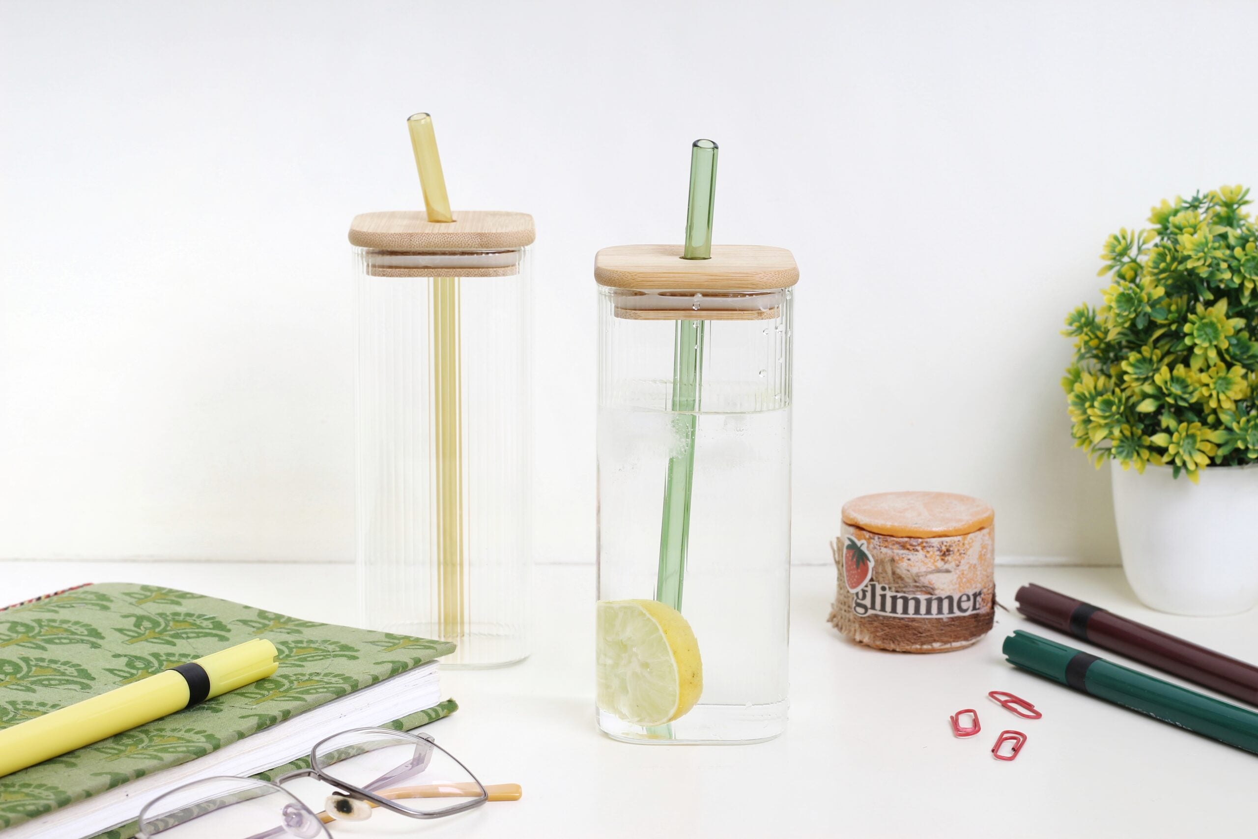 Stylish Glass Tumbler with Wooden Lid (410 ml)